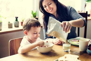 06-bond-Things-Parents-of-Successful-Kids-Do_551376964-Rawpixel.com_-380x254